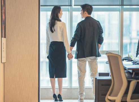 女人自述因控制不住自己出轨公司年轻男经理