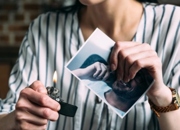 和小三有过接触地女人就会知道小三就是找撕