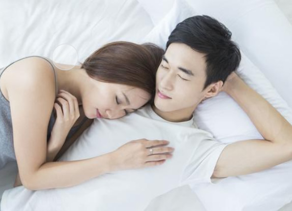 法律是怎么样认定与无配偶的第三者同居关系