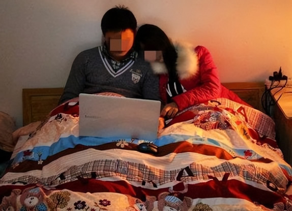 闺蜜帮忙姐妹捉小三然而没想到那个人就是她