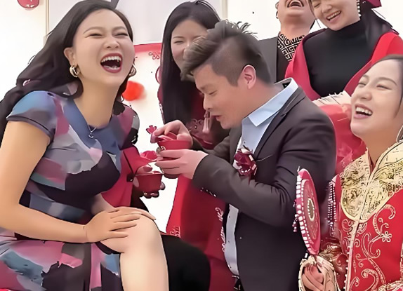 有些丈母娘刁难女婿,硬是把婚礼变成修罗场 有些丈母娘刁难女婿,硬是把婚礼变成修罗场